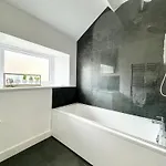 度假居 The Birketts Inn, 4 - Bed, Sleeps 8, Pets Welcome *