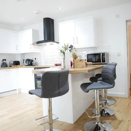 The Birketts Inn, 4 - Bed, Sleeps 8, Pets Welcome *