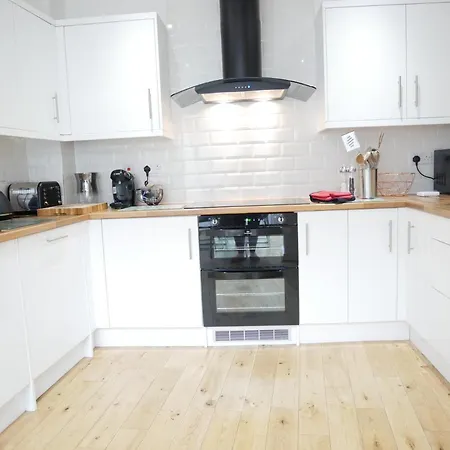 The Birketts Inn, 4 - Bed, Sleeps 8, Pets Welcome *