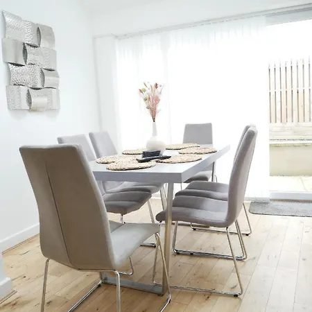 The Birketts Inn, 4 - Bed, Sleeps 8, Pets Welcome