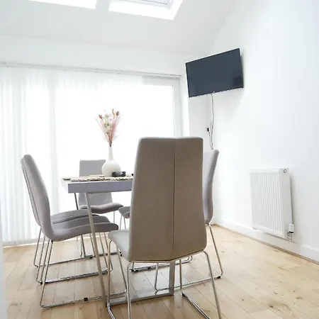 The Birketts Inn, 4 - Bed, Sleeps 8, Pets Welcome Semesterbostad Ulverston