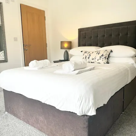 The Birketts Inn, 4 - Bed, Sleeps 8, Pets Welcome Feriehus