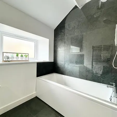 Semesterbostad The Birketts Inn, 4 - Bed, Sleeps 8, Pets Welcome *