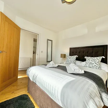 The Birketts Inn, 4 - Bed, Sleeps 8, Pets Welcome אולברסטון