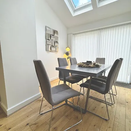 The Birketts Inn, 4 - Bed, Sleeps 8, Pets Welcome * Ulverston